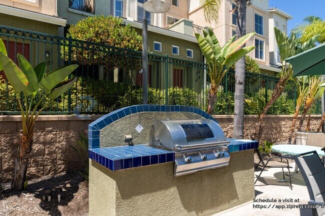 Building Photo - 4952 Haight Terrace