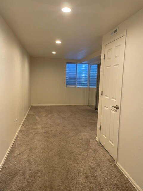 Building Photo - 8745 Snowbird Way