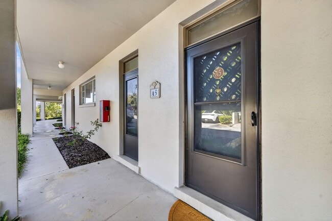Building Photo - 700 Melrose Ave