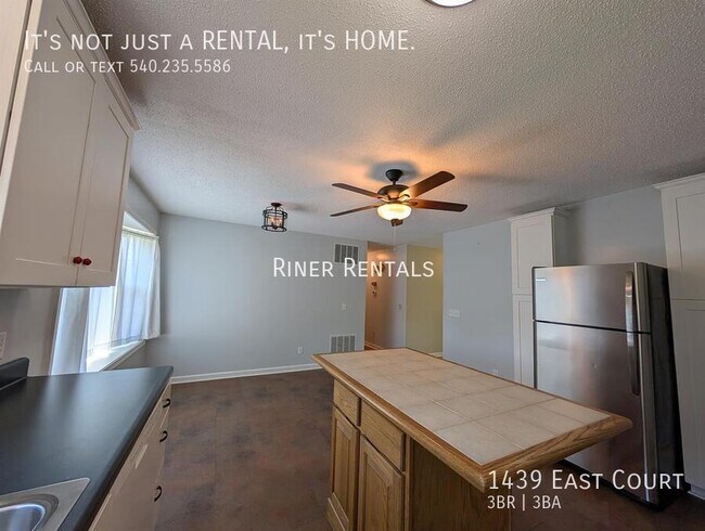 Building Photo - 1439 East Ct