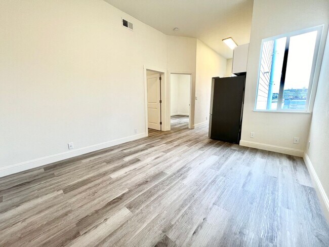 Building Photo - 963 Oak