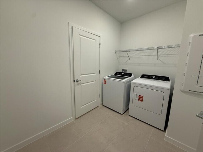 Building Photo - 3915 Big Sky Dr