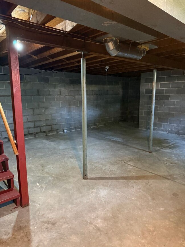 Building Photo - 2406 Skeels Ave