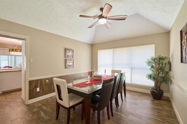 Building Photo - 121 April Waters Dr N