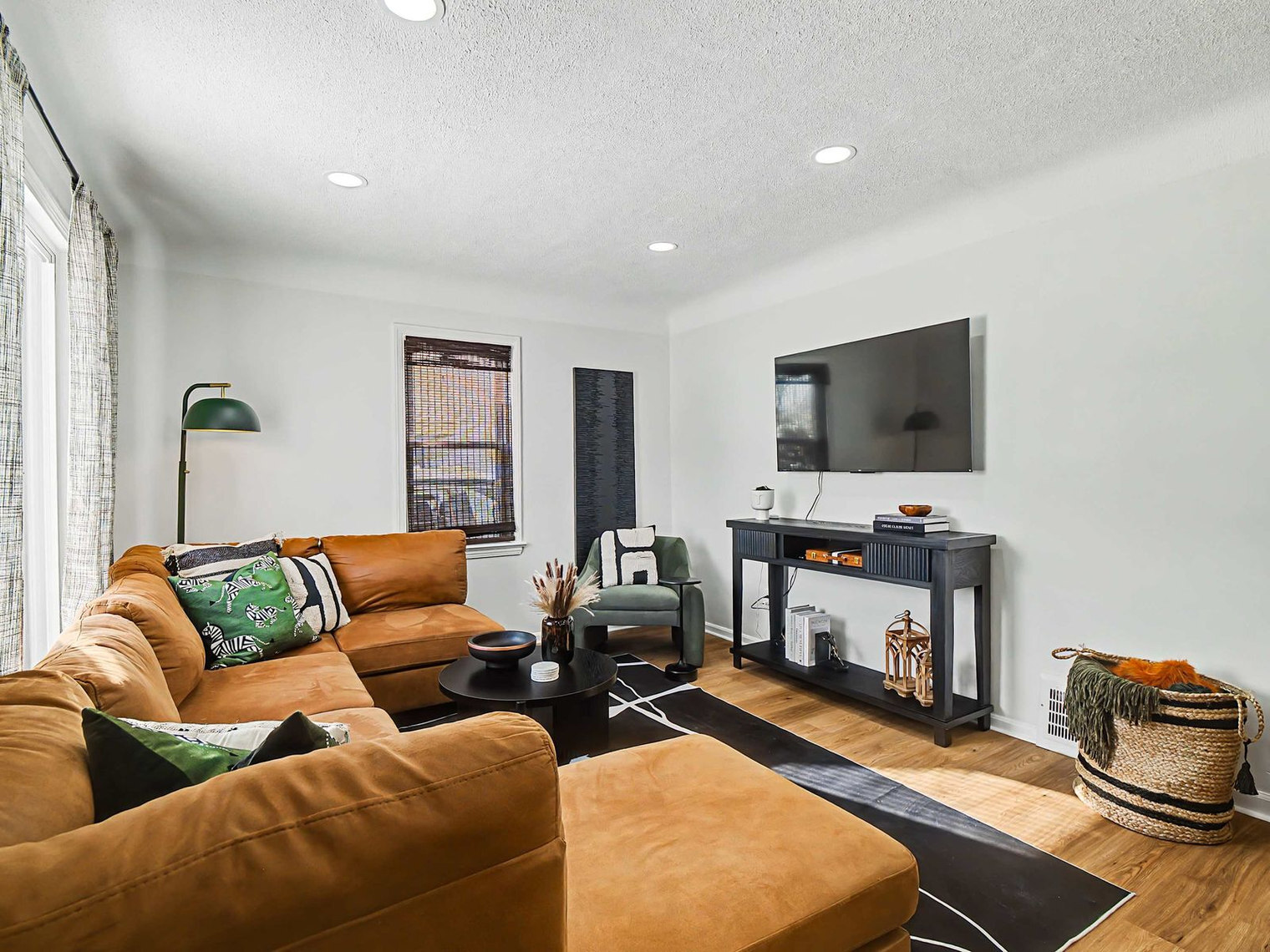 Building Photo - 5252 W 45th St