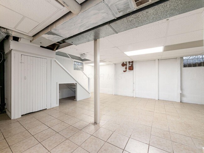 Building Photo - 495 Northview Dr