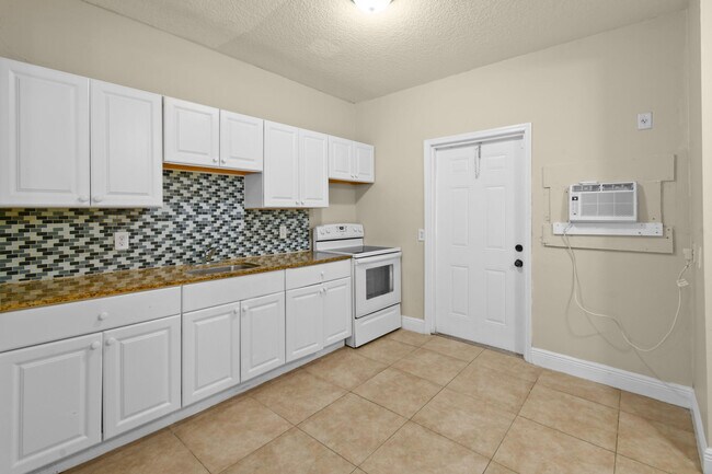 Building Photo - 3721 Henry Ave