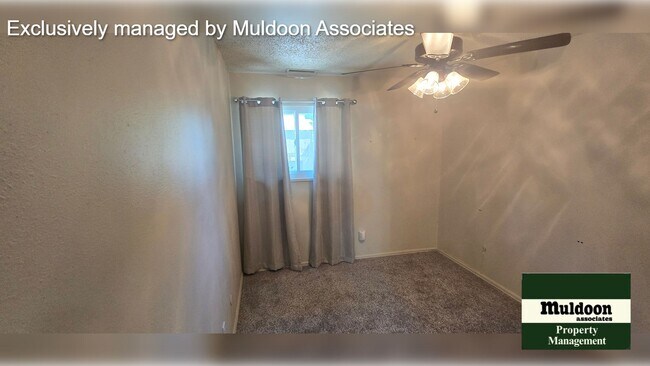 Building Photo - Updated Belmont condo ready now!