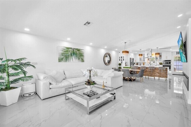 Building Photo - 252 Malibu Cir