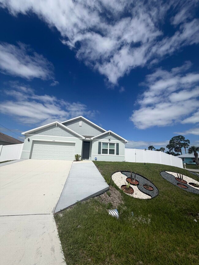 Building Photo - 2008 Olympia Ave SW