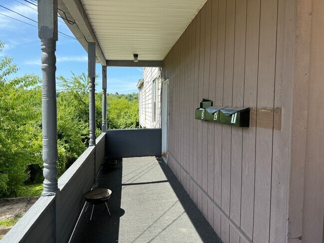 Building Photo - 129 3rd Ave
