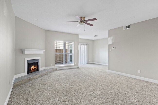 Building Photo - 9707 Richmond Ave.