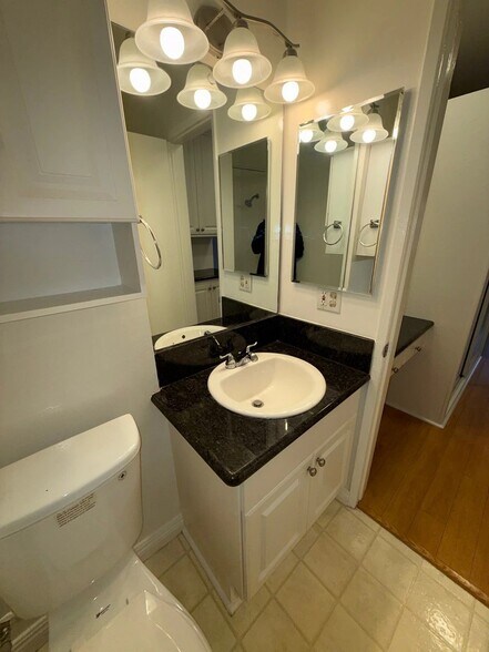 Building Photo - 10760 Rose Ave