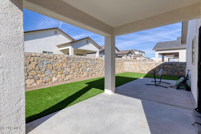 Building Photo - 12677 Viendo Norte Dr