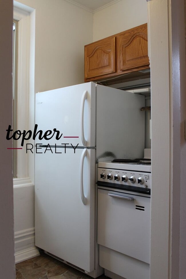 Building Photo - 40 N Benton Ave