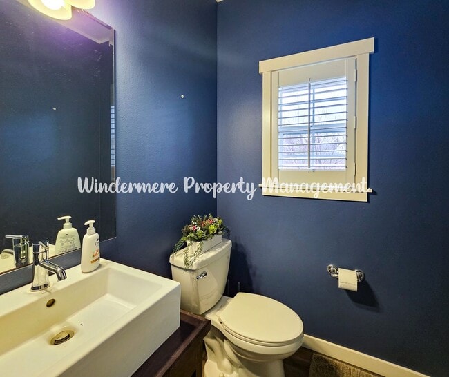 Building Photo - Gorgeous, Spacious 4 bed Home, CK Schools, LARGE fully fenced yard - A/C, close to trails and more!