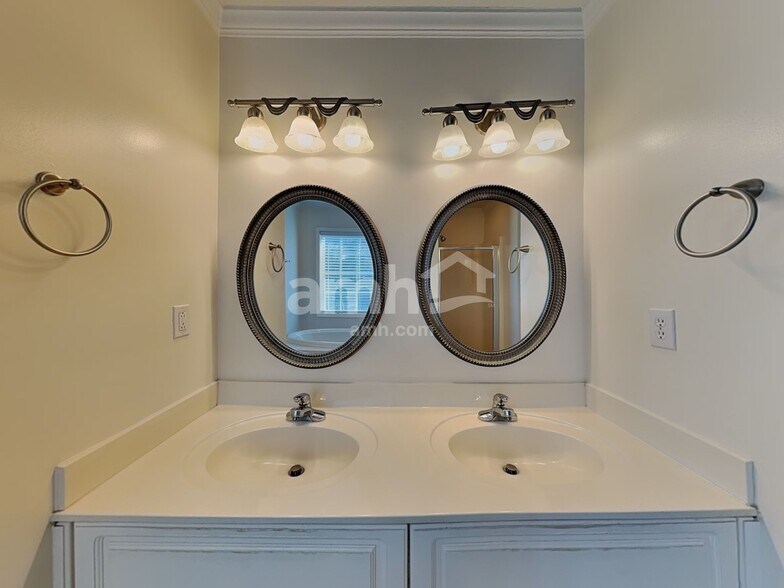 Building Photo - 4130 Leinbach Dr