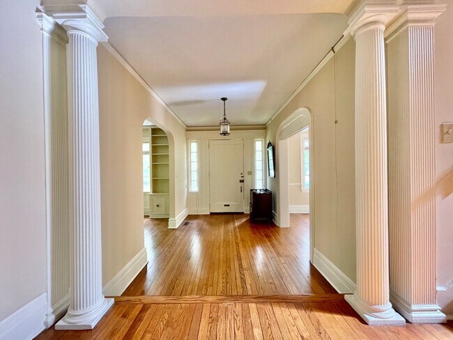Building Photo - 315 E 45th St