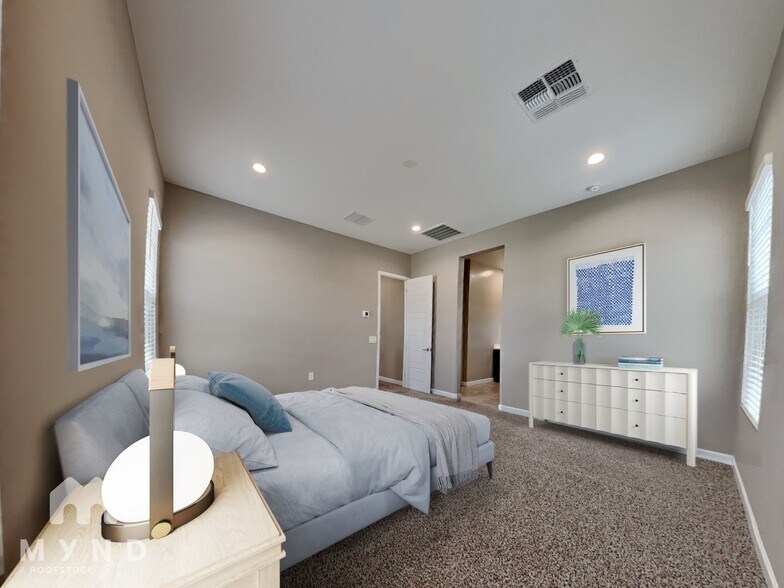 Building Photo - 4839 E Village Dr