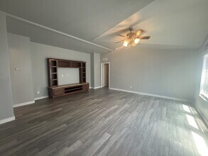 Building Photo - "Spacious 3-Bedroom Oasis with 2 Full Baths on Mount Rainier Ave, Las Vegas – Your Perfect Retrea...