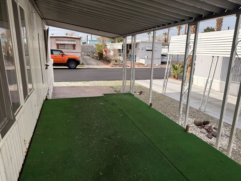 Building Photo - 3601 E Wyoming Ave