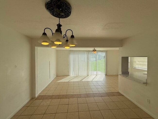 Building Photo - 833 Caribbean Dr