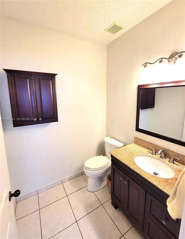 Building Photo - 723 Juniper Ln