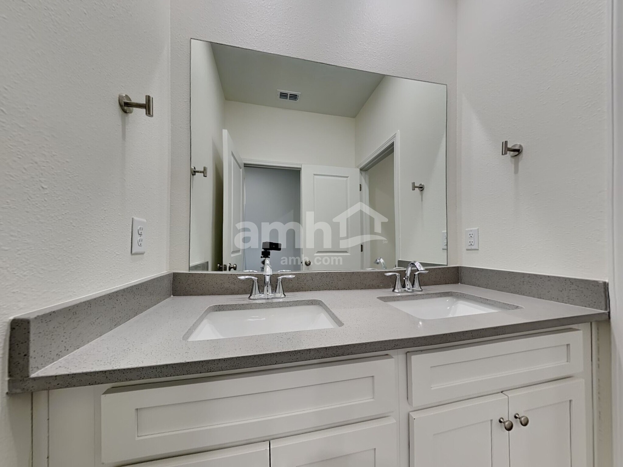 Building Photo - 76 Elcano Ln