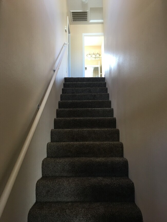 Building Photo - Nice Home in Quiet Community