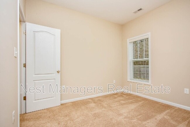 Building Photo - 450 Roanoke Dr