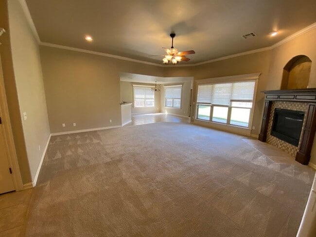 Building Photo - 3 Bed | 2 Bath | Jenks