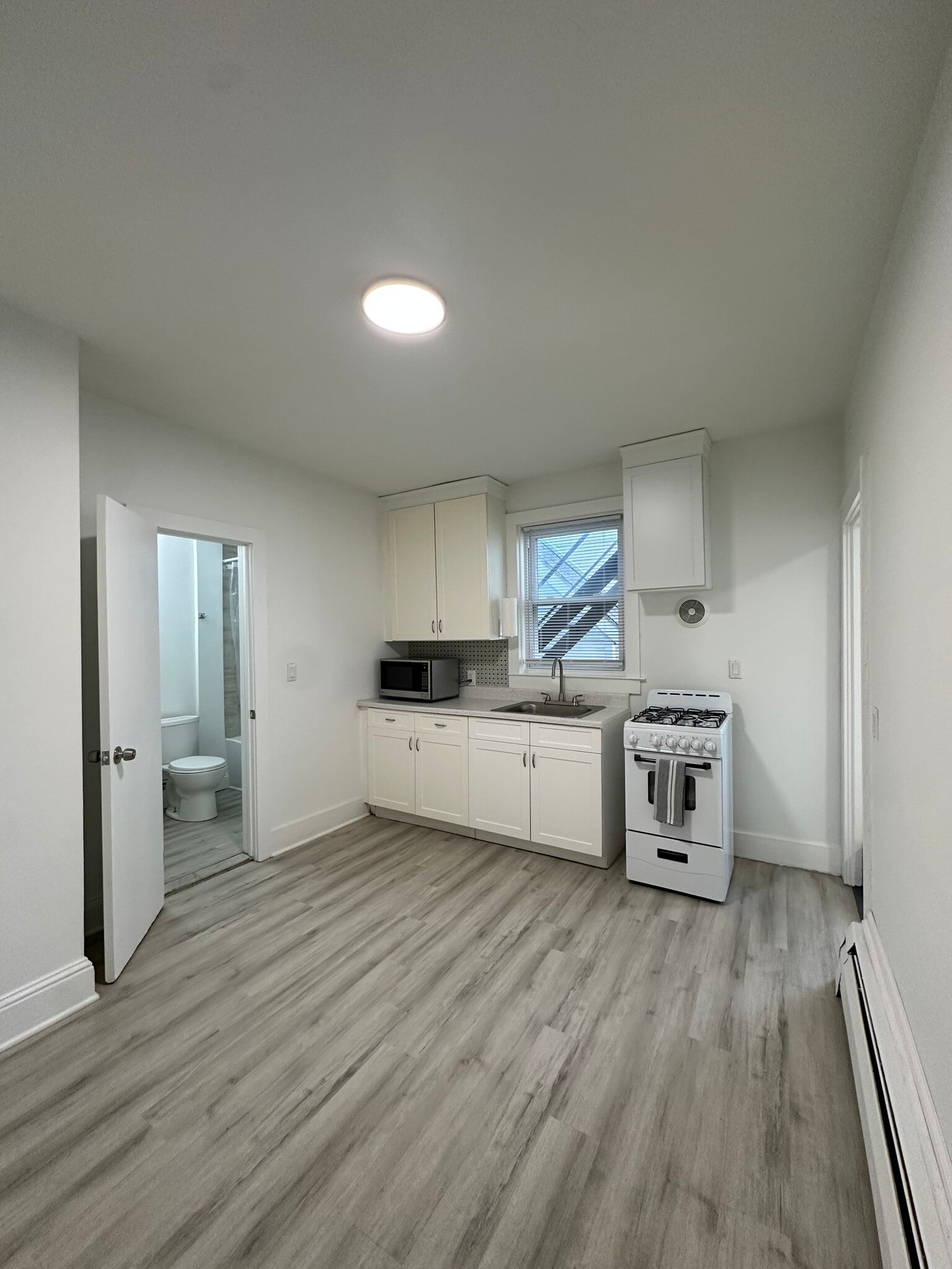 Building Photo - 176 Pearl St