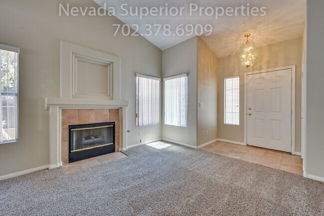 Building Photo - SE Single Story 3 Bedroom Home!!! Low Main...