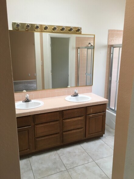 Building Photo - 5036 Shadow Mountain Rd