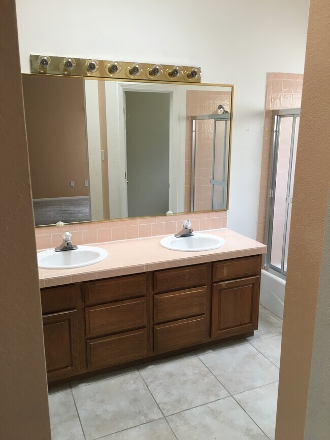 Building Photo - 5036 Shadow Mountain Rd