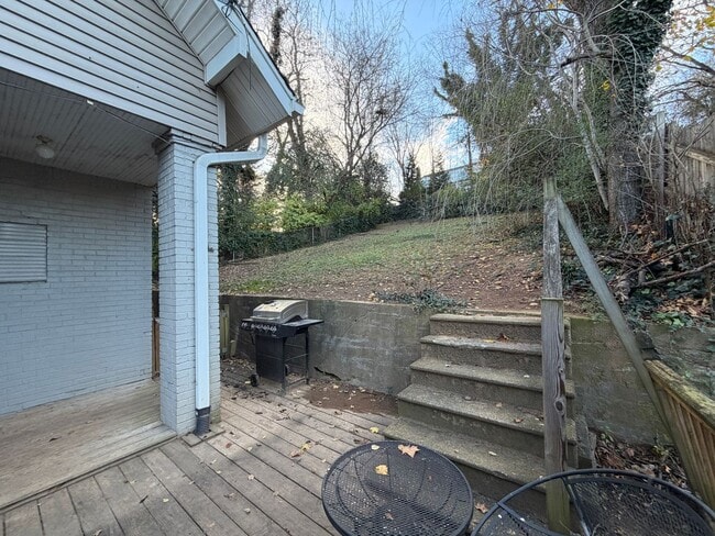 Building Photo - South Roanoke Charm!