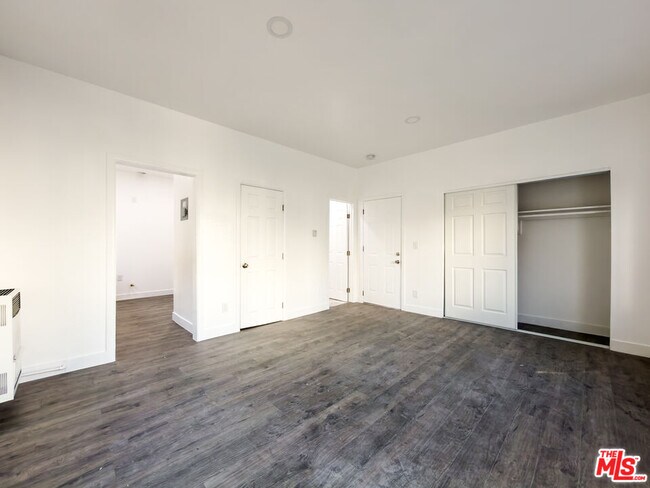 Building Photo - 908 Normandie Ave