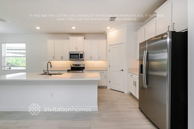 Building Photo - 14326 17 Ct E