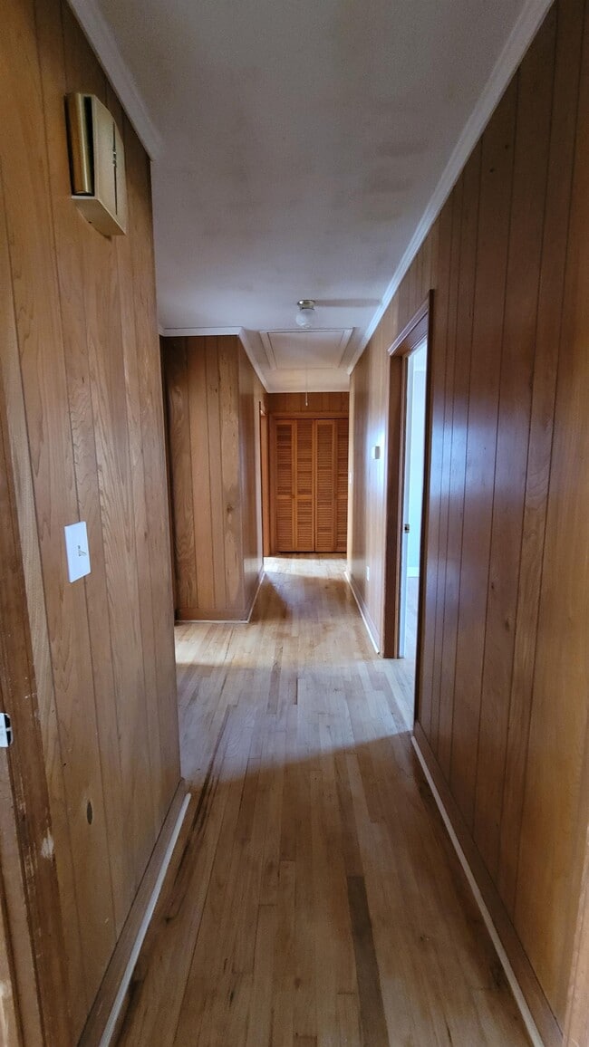 Building Photo - 206 Columbia Ave
