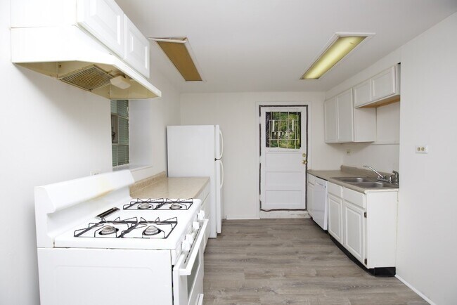 Building Photo - 3954 N Janssen Ave