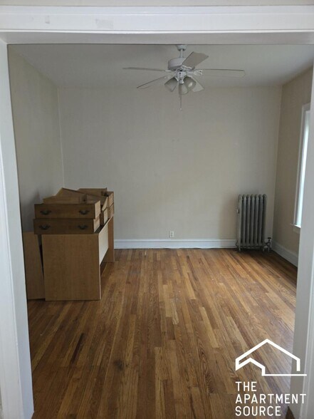Building Photo - 828 Reba Pl