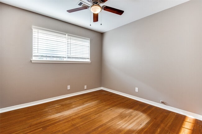 Building Photo - 118 Southbrook Cir