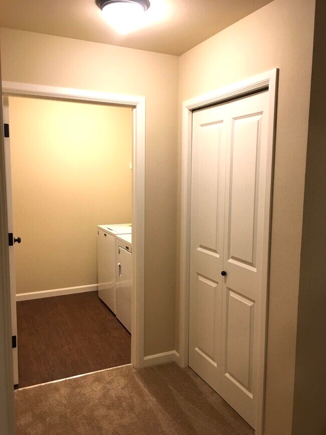 Building Photo - 197 Cloverdale Rd