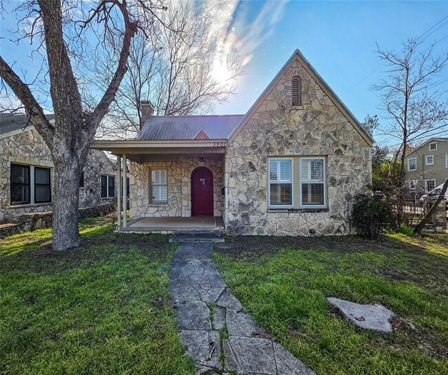 Building Photo - 3901 Red River St