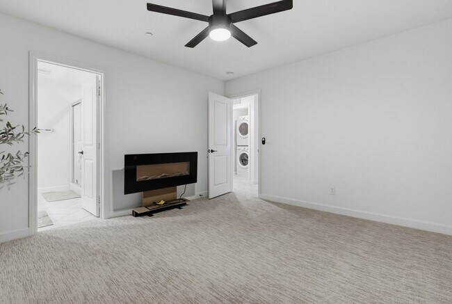 Building Photo - 956 Blackstone Dr