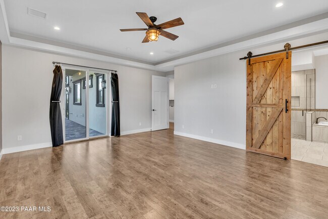 Building Photo - 1584 Majestic Way