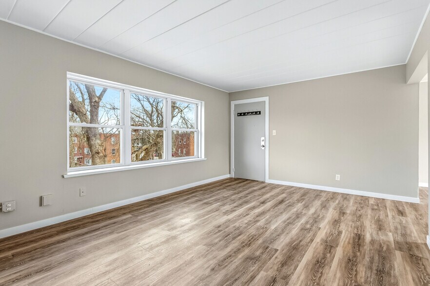 Building Photo - 24 Sherman Ter