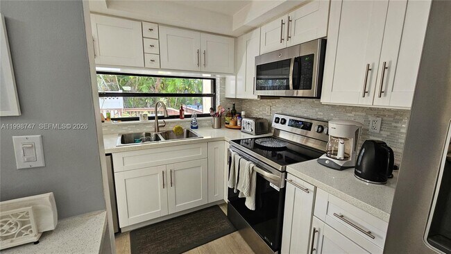 Building Photo - 16446 NE 27th Pl