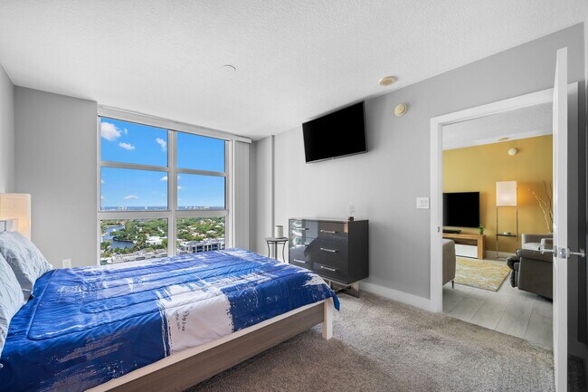 Building Photo - 347 N New River Dr E