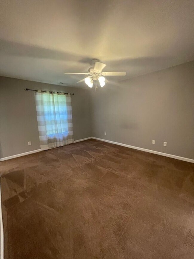 Building Photo - Maryville 37804 - 3 bedroom, 2 bath brick ...